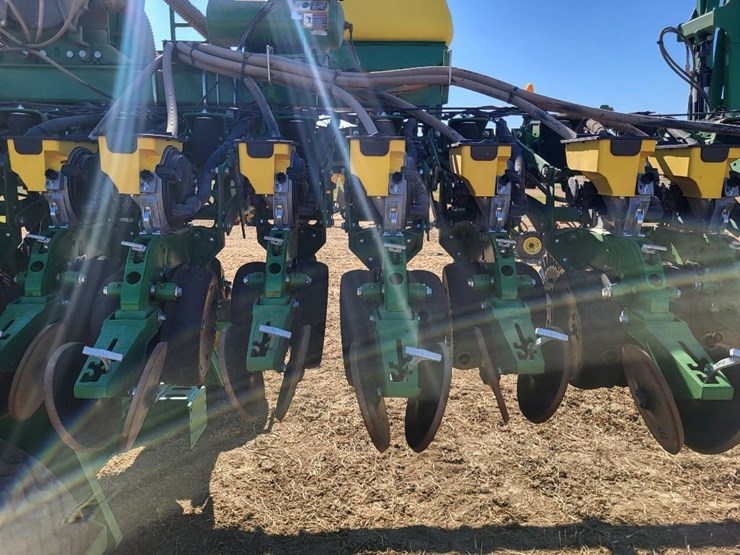 2021-john-deere-1745-image-22