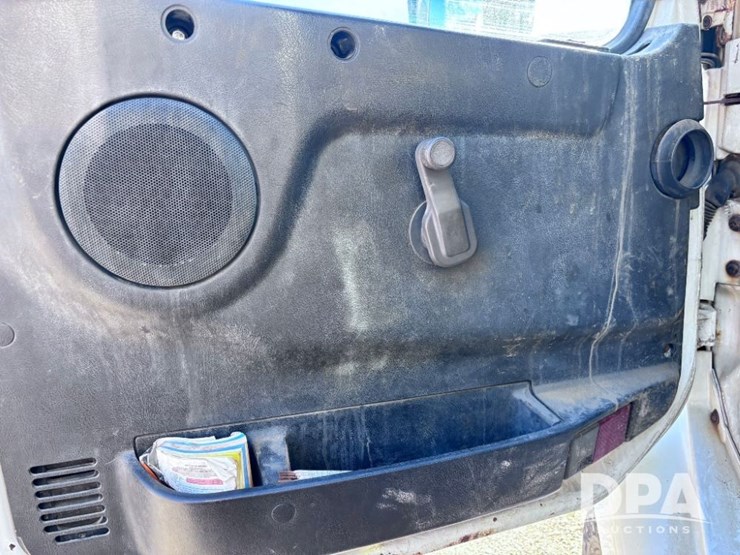 2003-volvo-10-image-95