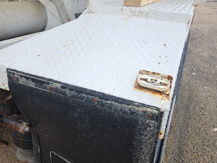 1999-freightliner-fld120-image-15