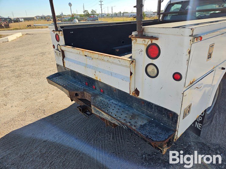 2011-chevrolet-silverado-3500-image-17