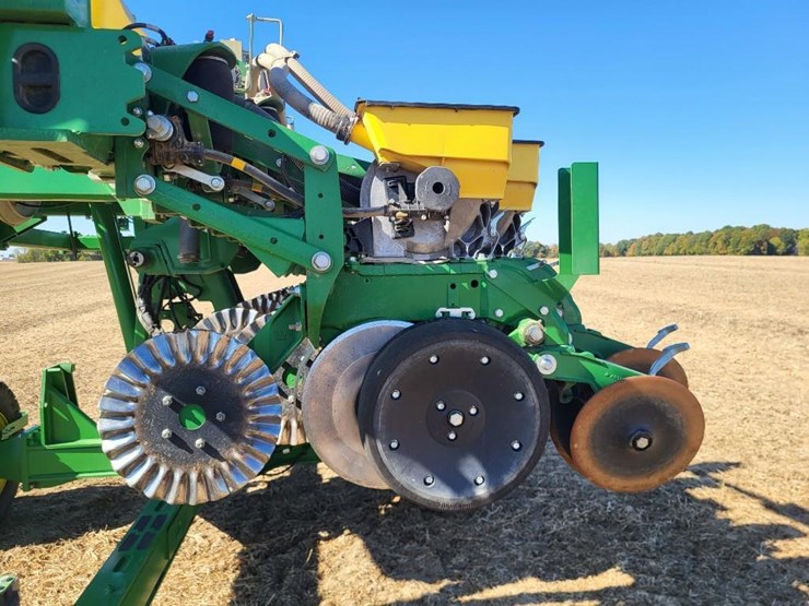 2021-john-deere-1745-image-18