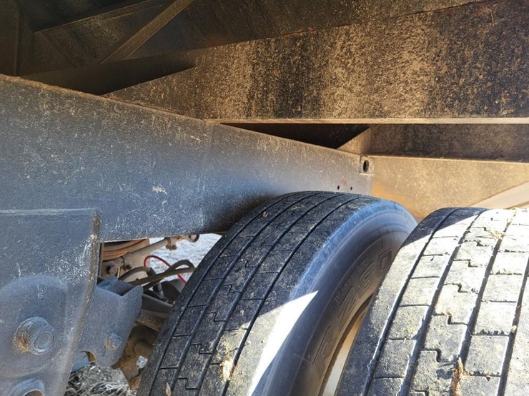 2021-lime-city-equipment-steel-tandem-axle-semi-hopper-trailer---one-owner-image-45