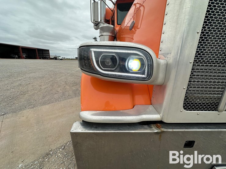 2009-peterbilt-389-image-18