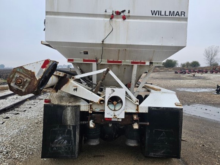 1999-freightliner-fld120-image-4