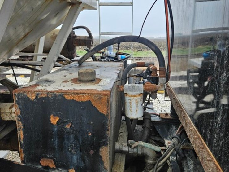 1999-freightliner-fld120-image-12