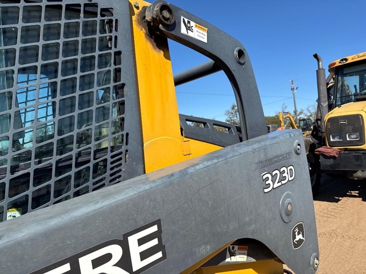 deere-323d-image-21