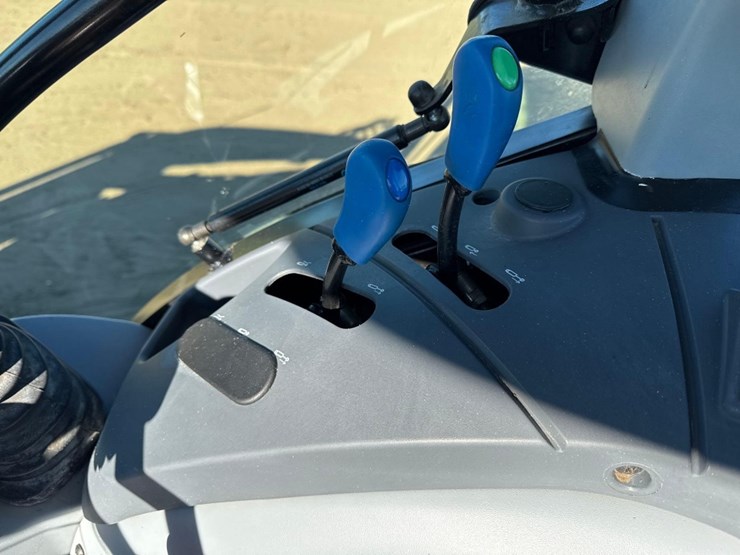 new-holland-t4.75-image-22