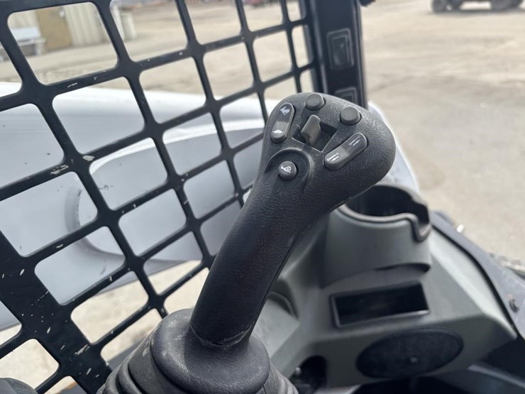 2019-bobcat-t740-image-21