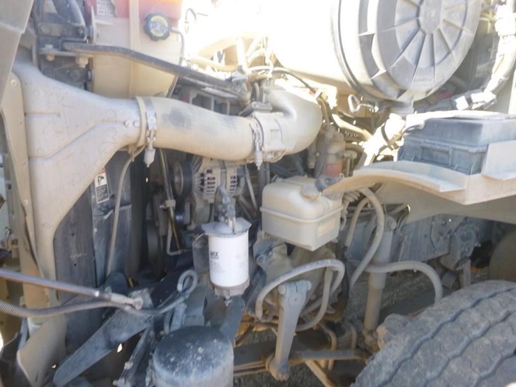 2009-sterling-lt9500-image-21