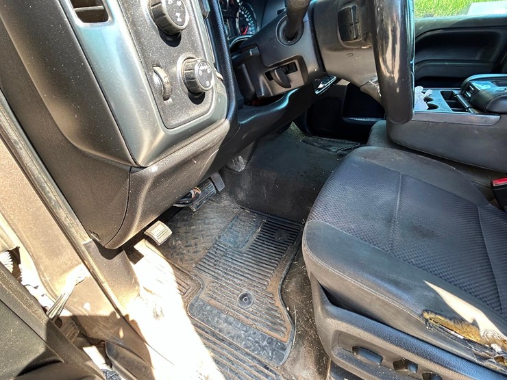 2015-chevrolet-silverado-image-16