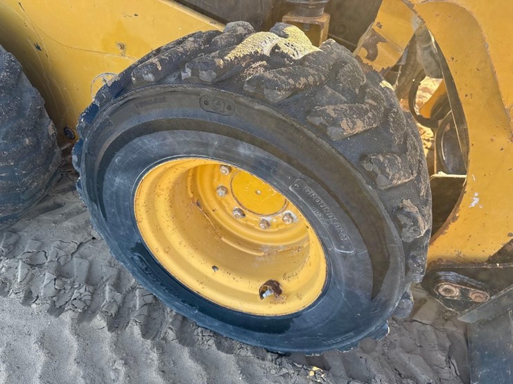 caterpillar-242d-image-11