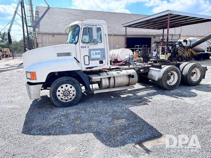 1993-mack-ch613-image-16