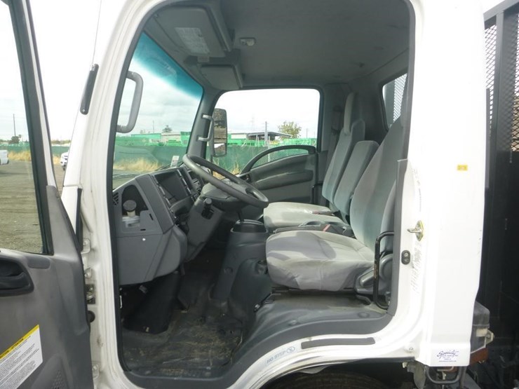 2018-isuzu-nrr-image-10