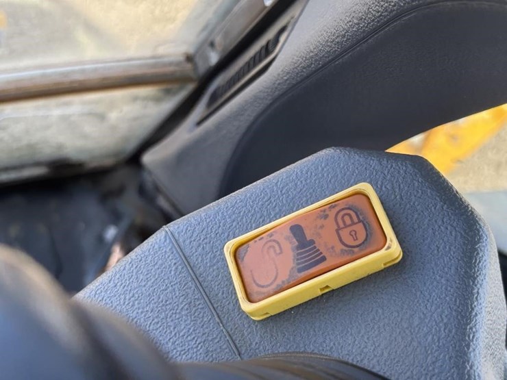 2020-deere-310l-ep-image-46