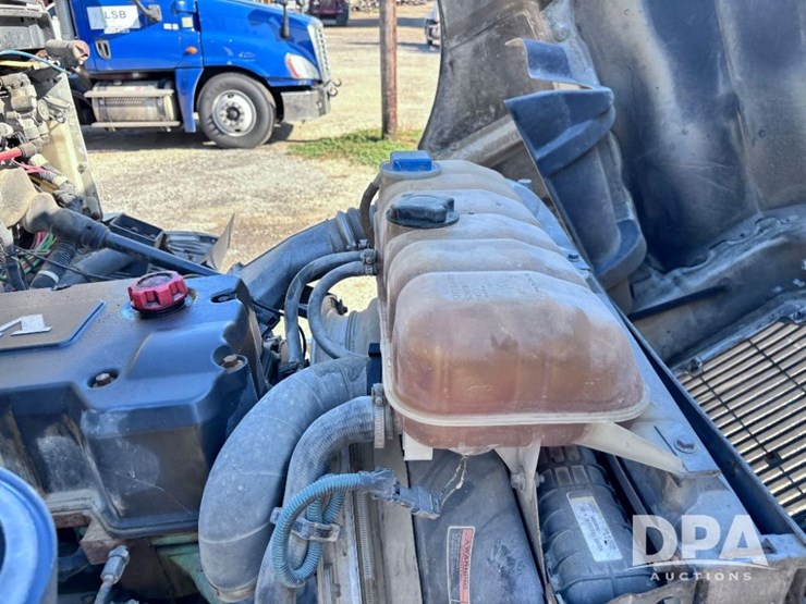 2003-volvo-10-image-83