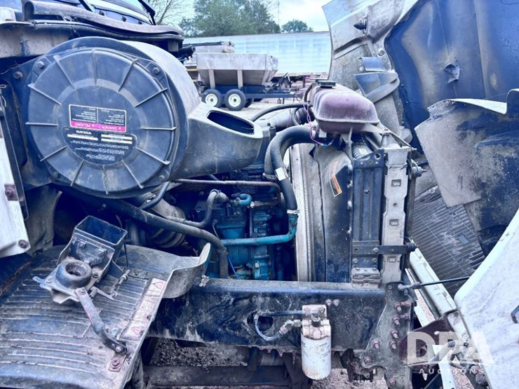 2003-volvo-10-image-66