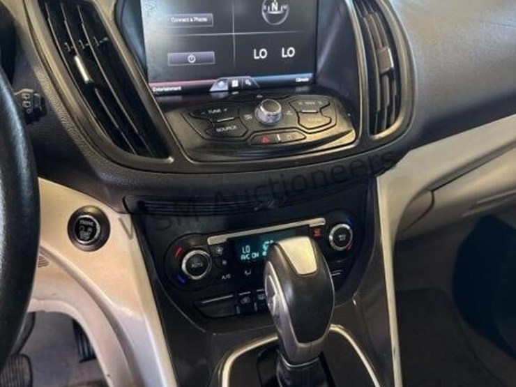 2013-ford-c-max-hybrid-wagon-image-19