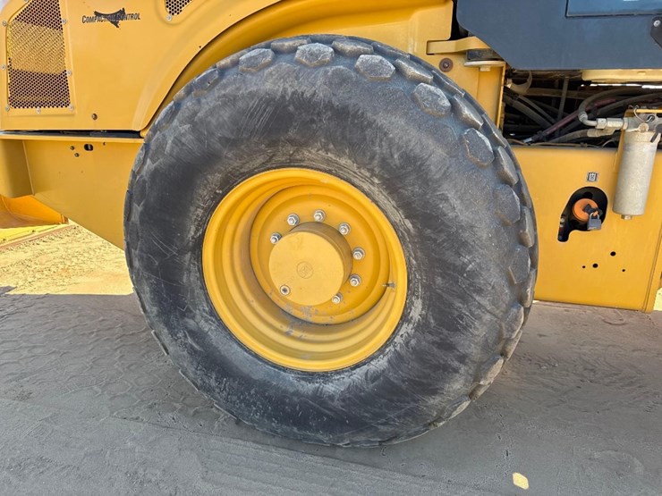 caterpillar-cs54b-image-12