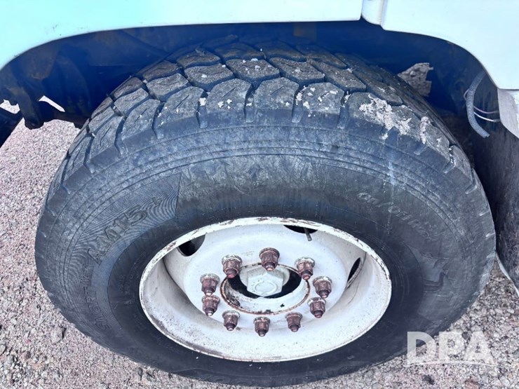 2001-freightliner-fld112-image-21