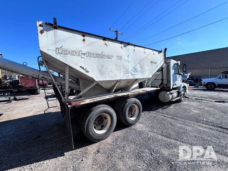 2003-volvo-10-image-8