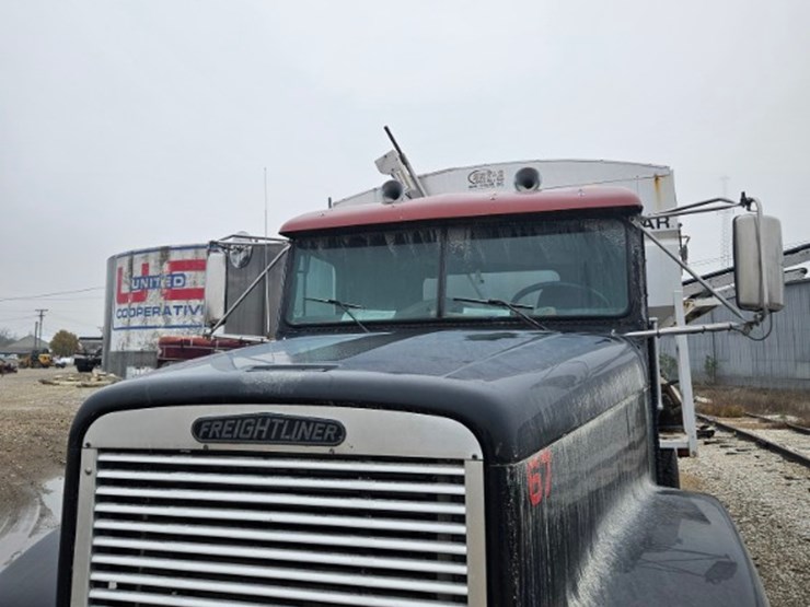 1999-freightliner-fld120-image-7