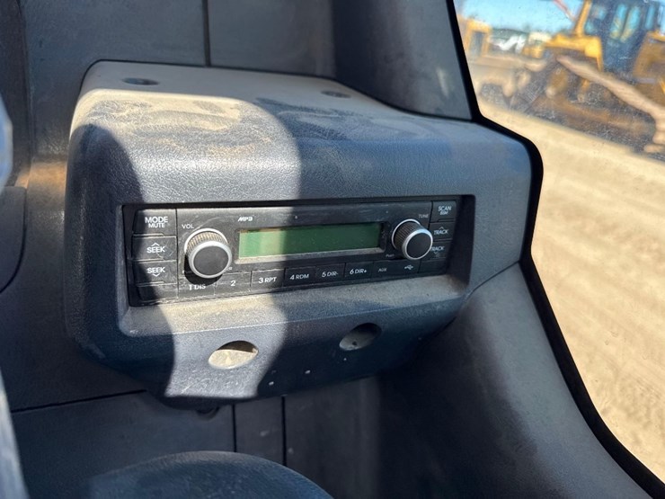 2022-case-cx57c-image-30