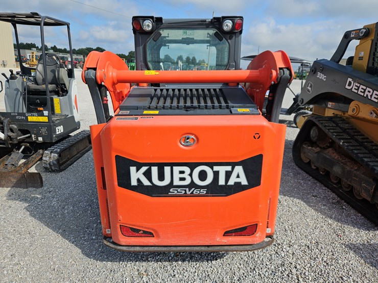 2019-kubota-ssv65-image-14