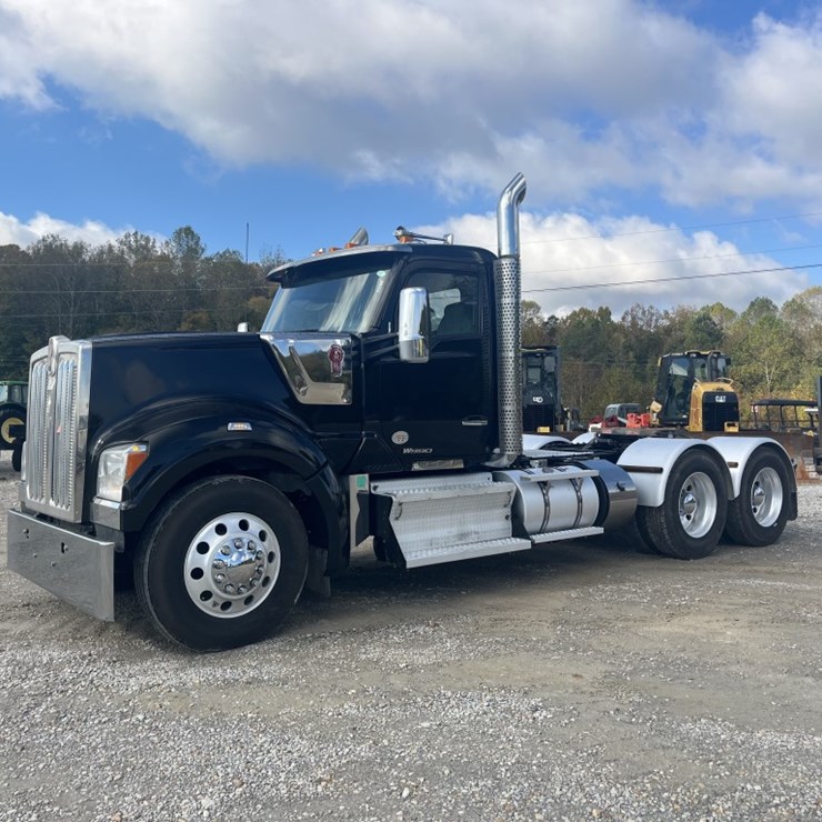 2021 KENWORTH W990