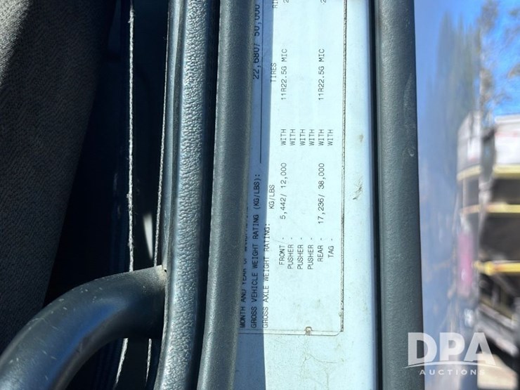 2003-volvo-10-image-107