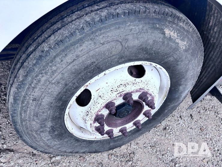 2003-volvo-10-image-23