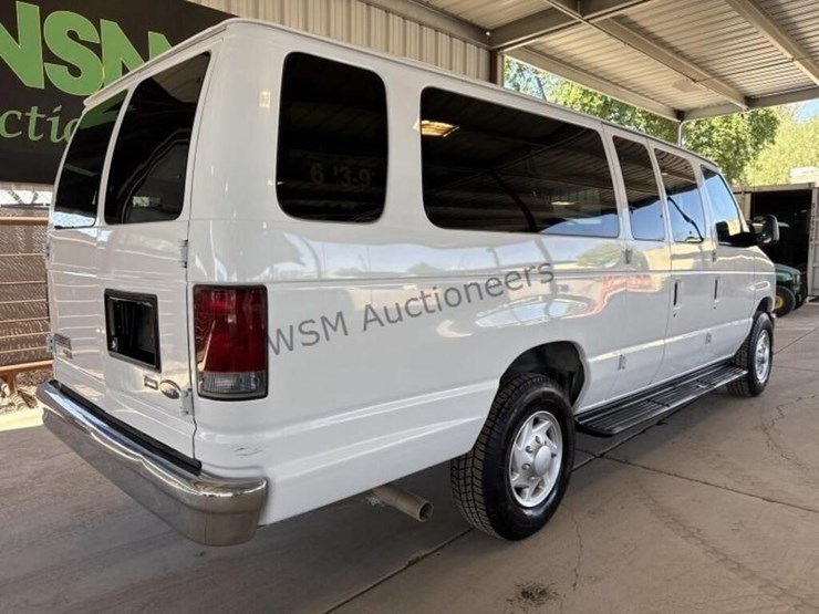 2009-ford-e-series-passenger-van-image-7