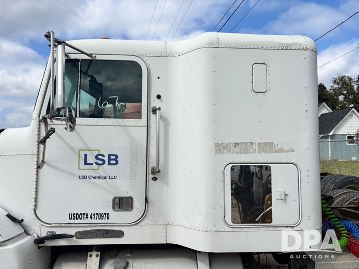 1994-freightliner-fld120-image-21