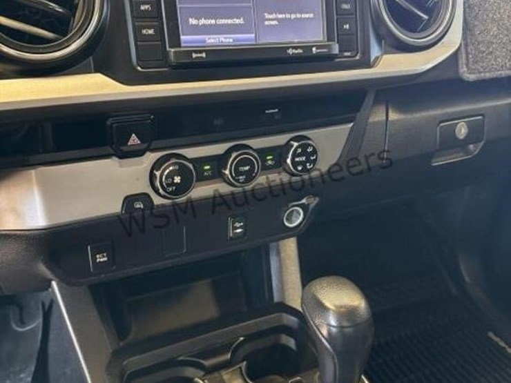 2017-toyota-tacoma-image-18