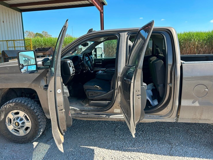 2015-chevrolet-silverado-image-11