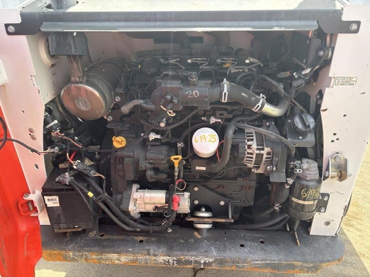 2019-bobcat-t740-image-31