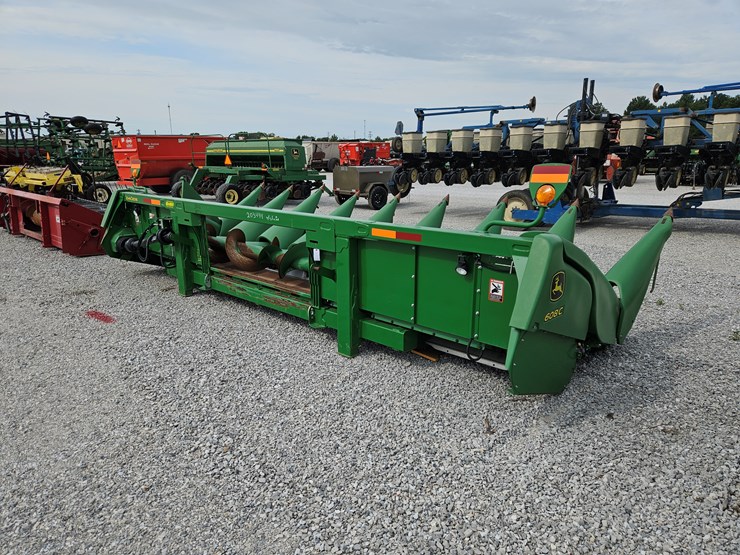 2017-john-deere-608c-image-9