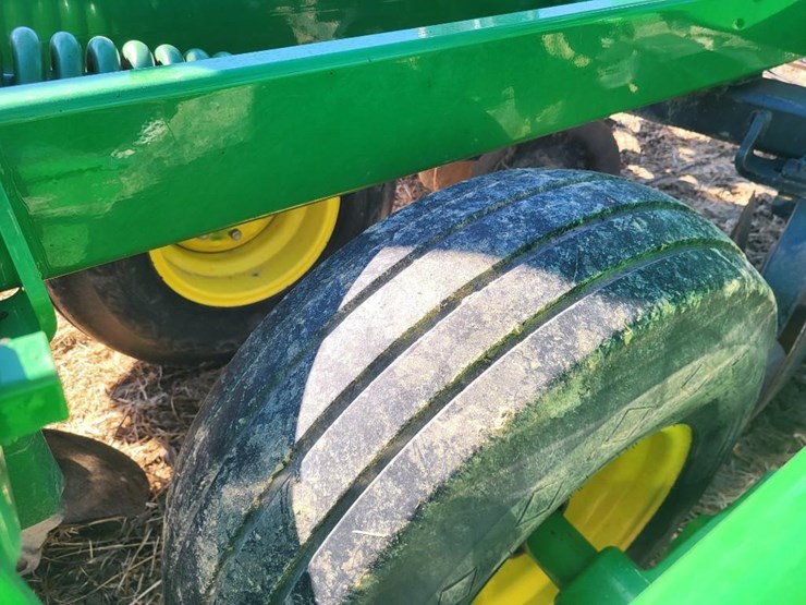 2012-john-deere-2620-image-26