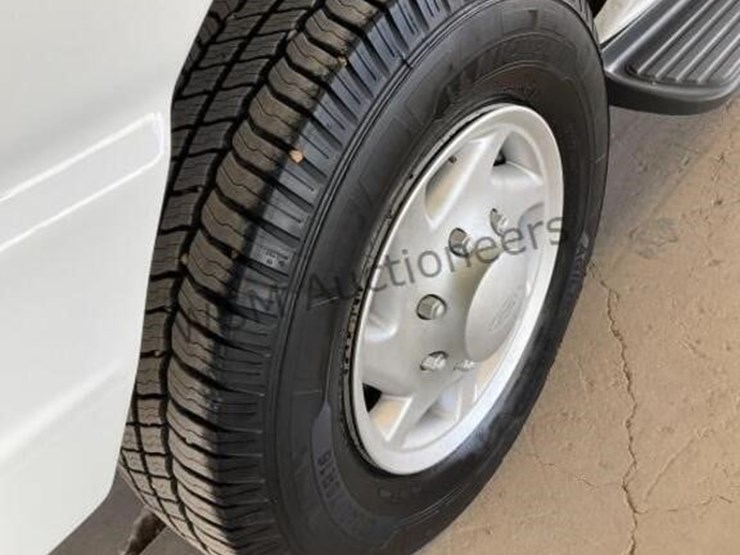 2009-ford-e350-image-8