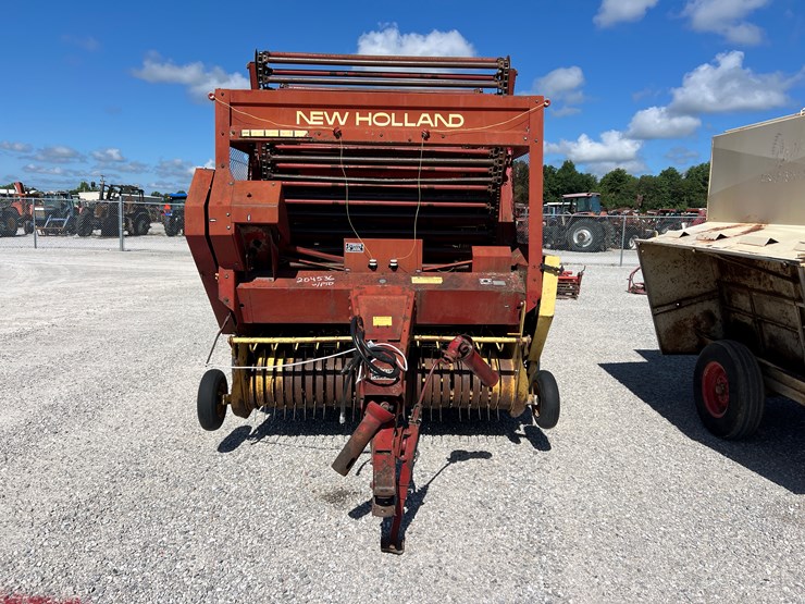 new-holland-851-image-2