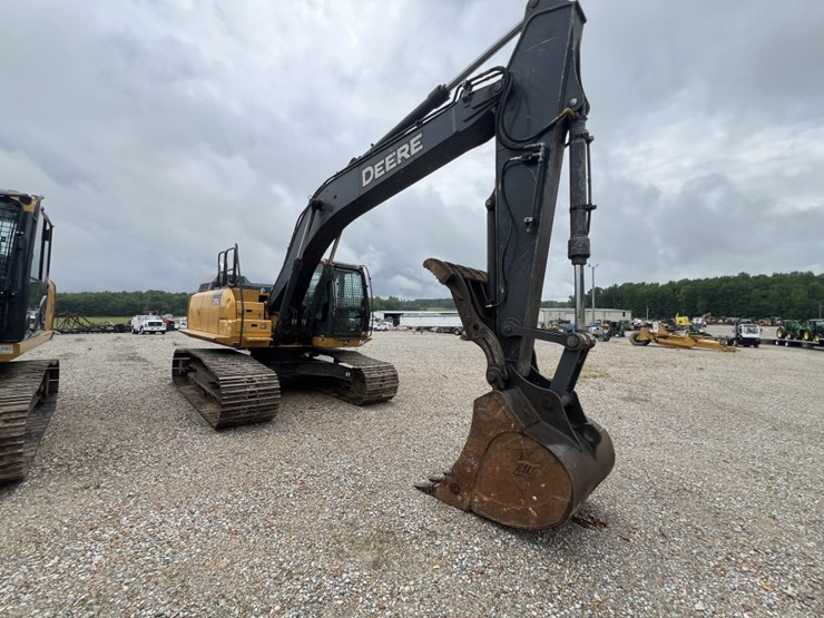 2018-deere-210g-lc-image-17