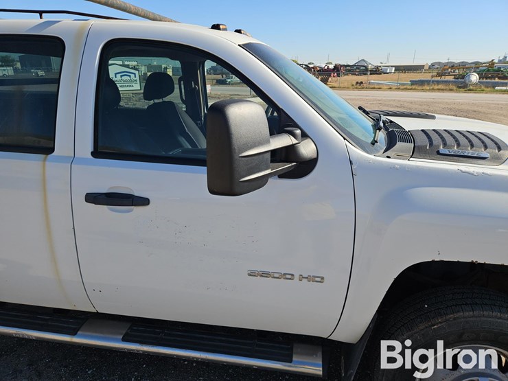 2011-chevrolet-silverado-3500-image-13