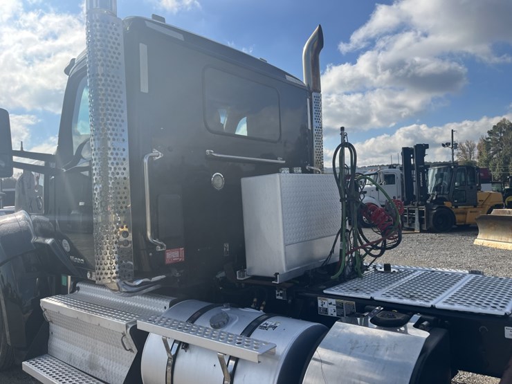 2021-kenworth-w990-image-12