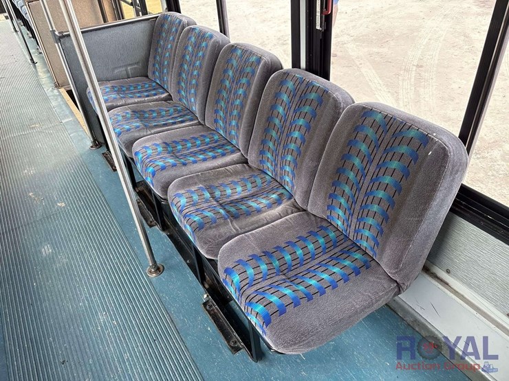 2000-thomas-saf-t-liner-mvp-image-10