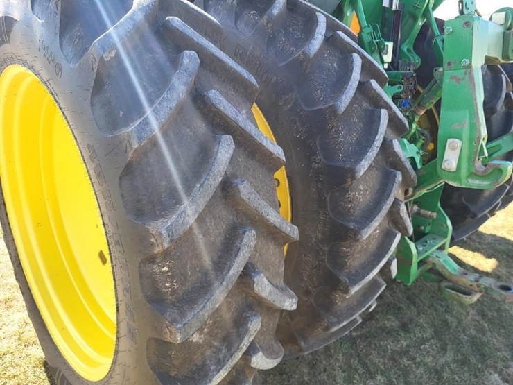 2011-john-deere-8235r-image-24