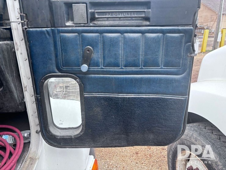 2001-freightliner-fld112-image-72