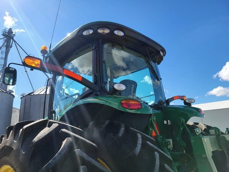 2011-john-deere-8235r-image-25