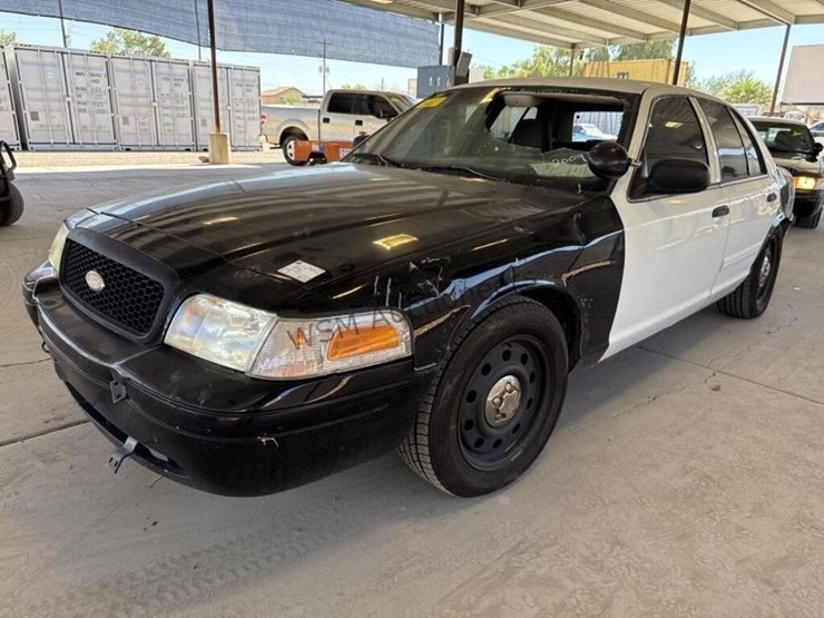 2009-ford-crown-victoria-sdn-image-3