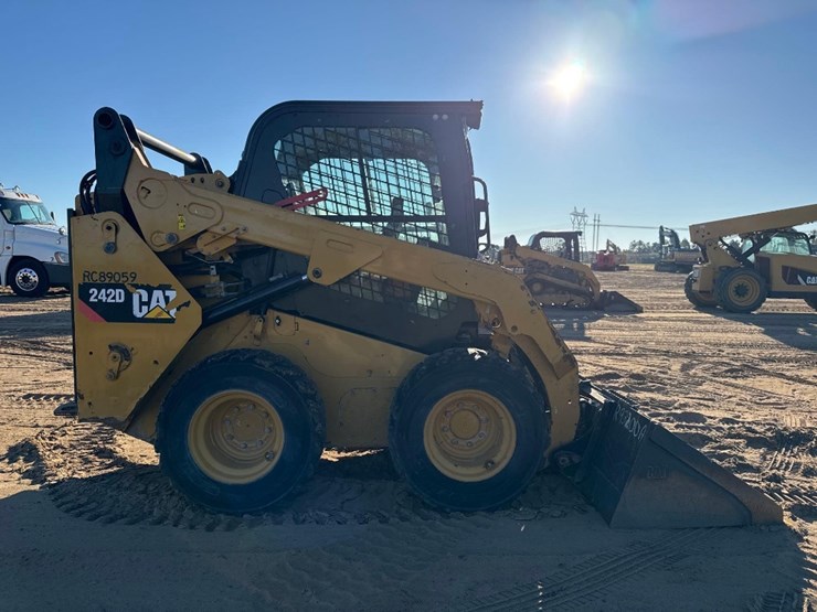 caterpillar-242d-image-5