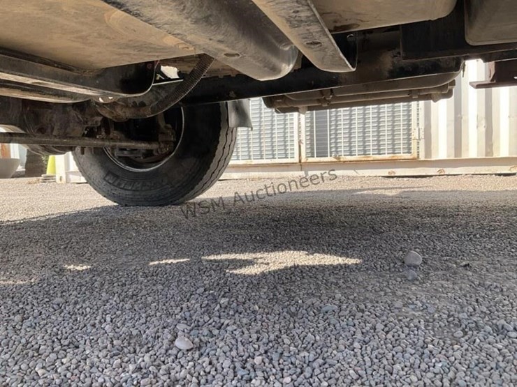 2011-freightliner-m2-digger-derrick-image-38