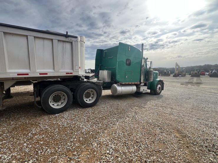 2000-peterbilt-379-image-8